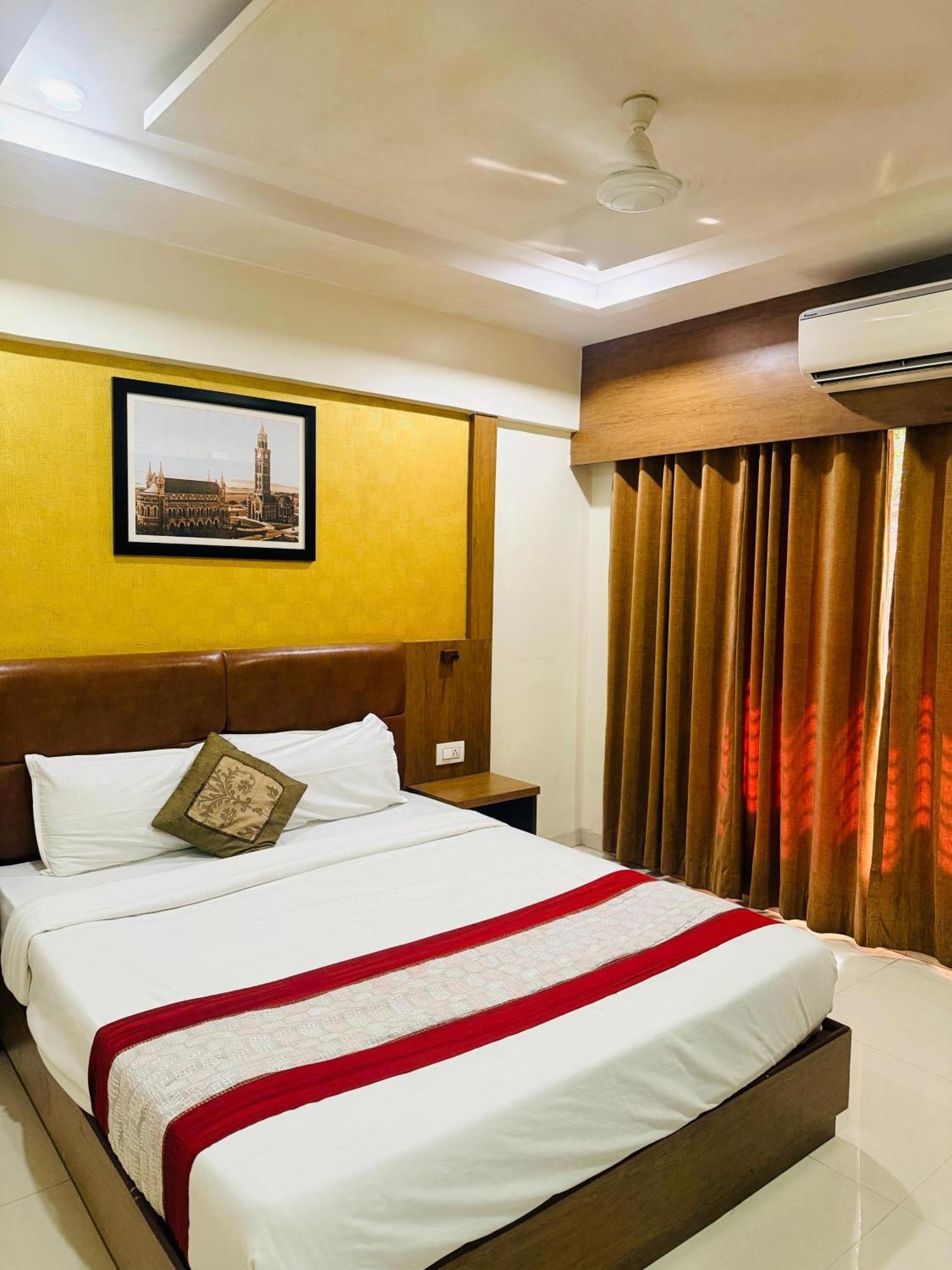 Hotel Crystal Luxury Inn- Bandra — Photos 3