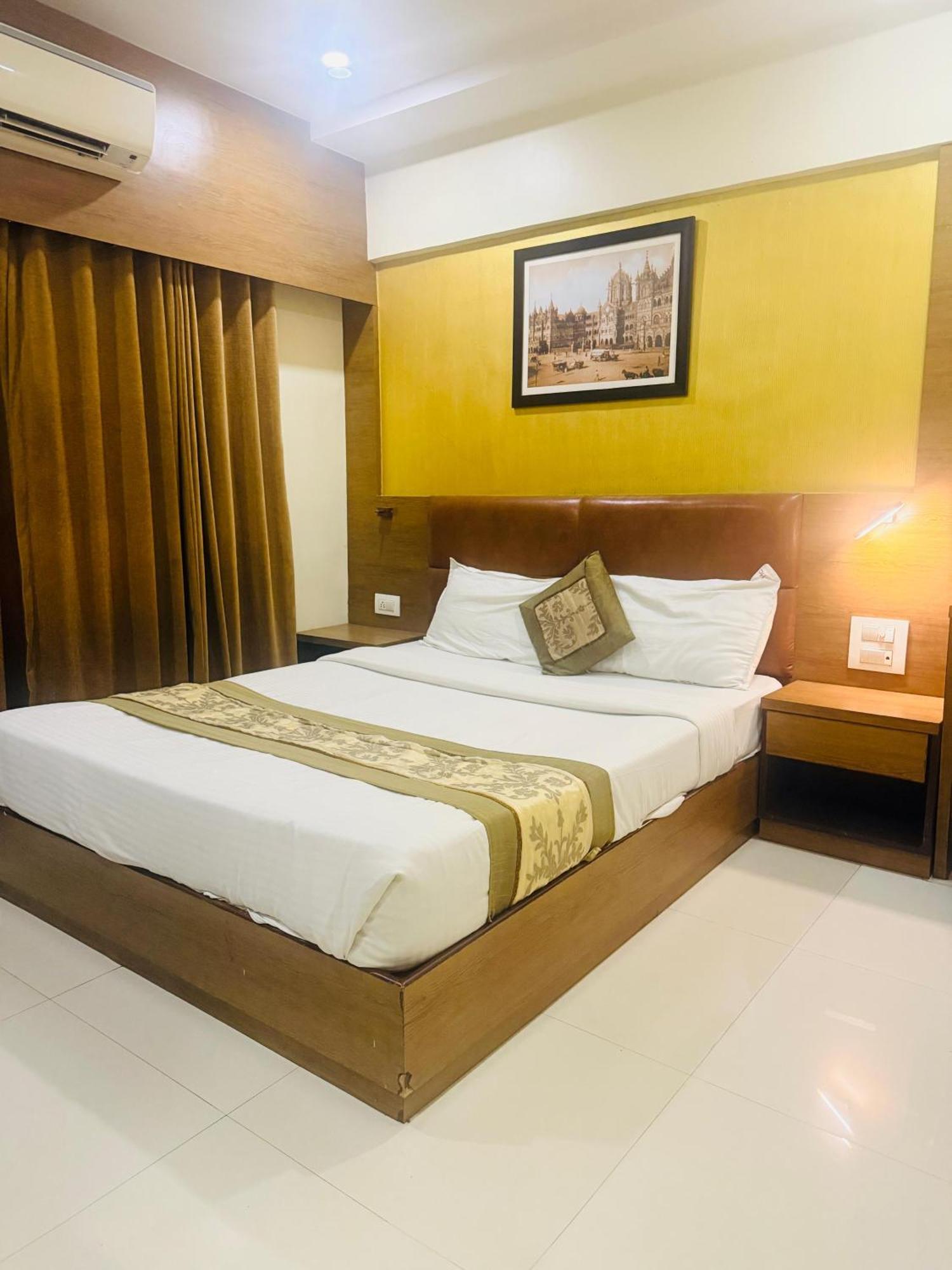 Hotel Crystal Luxury Inn- Bandra — Photos 2